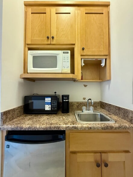 More Photos Of 2774 Electric Rd, Roanoke Medical For Lease
