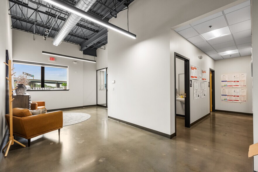 More Photos Of 1215 W 12th St, Kansas City Flex For Lease