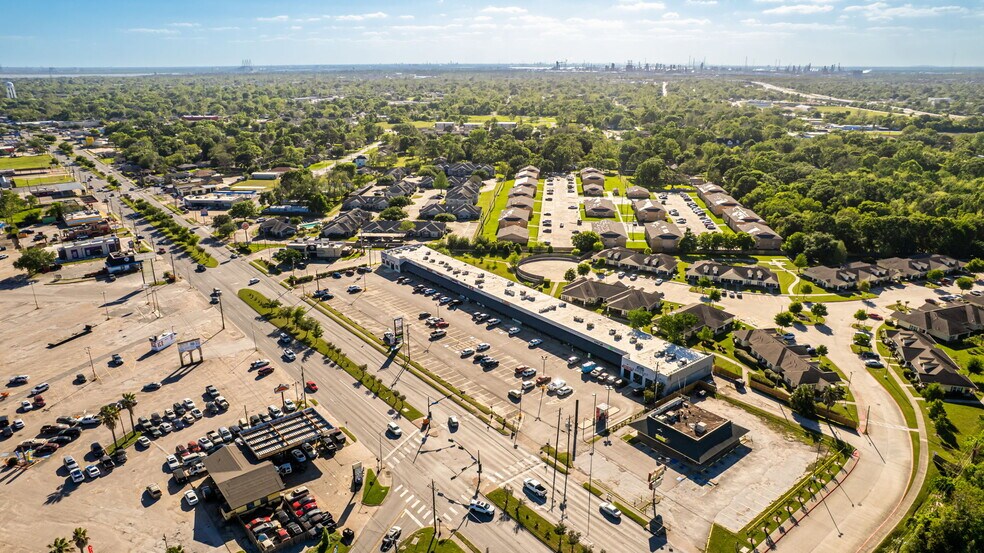 More Photos Of 2215-2321 N Alexander Dr, Baytown Storefront For Sale