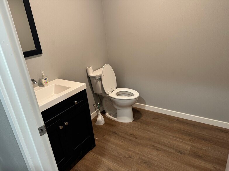 More Photos Of 5291 NW A Ave, Pendleton Airplane Hangar For Lease