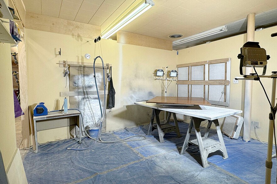 More Photos Of 1801 Wood St, Elkhart Storefront For Sale