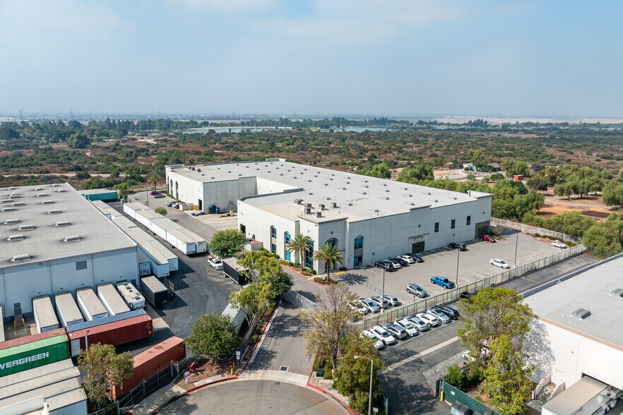More Photos Of 5589 Ayala Ave, Irwindale Distribution For Lease