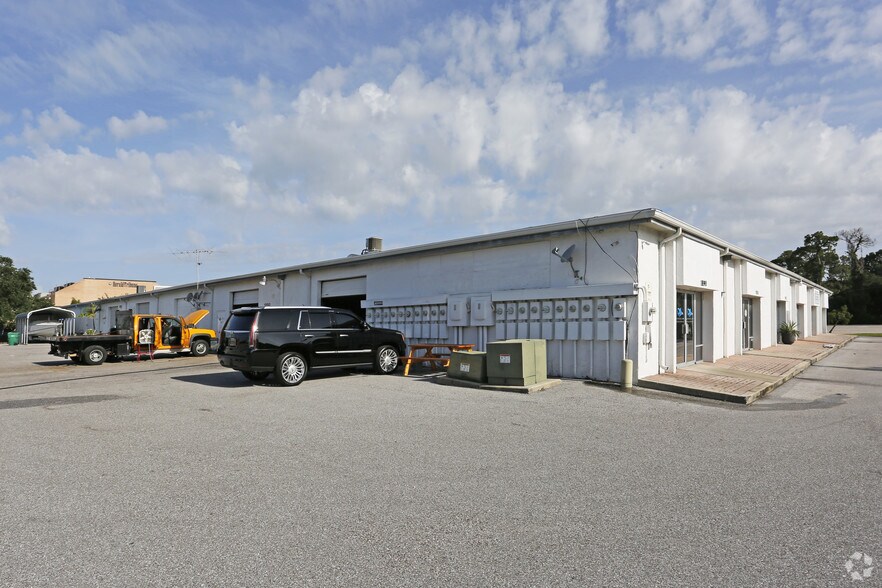 More Photos Of 1850-1890 University Pky, Sarasota Warehouse For Lease