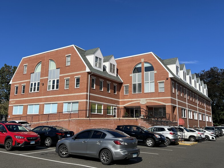 More Photos Of 3180 Main St, Bridgeport Medical For Lease