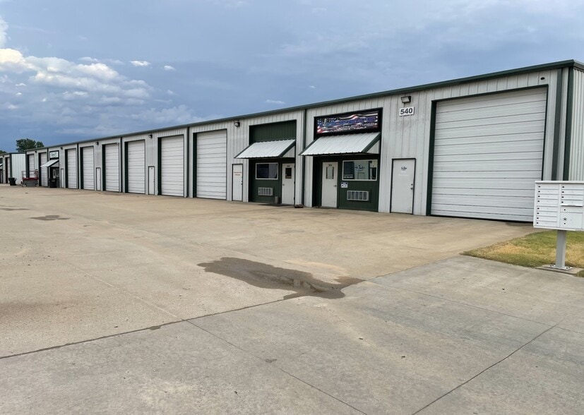 More Photos Of 208 E 5th St, Owasso Unknown For Lease