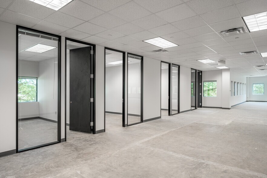 More Photos Of 1750 Valley View Ln, Dallas Office For Sale