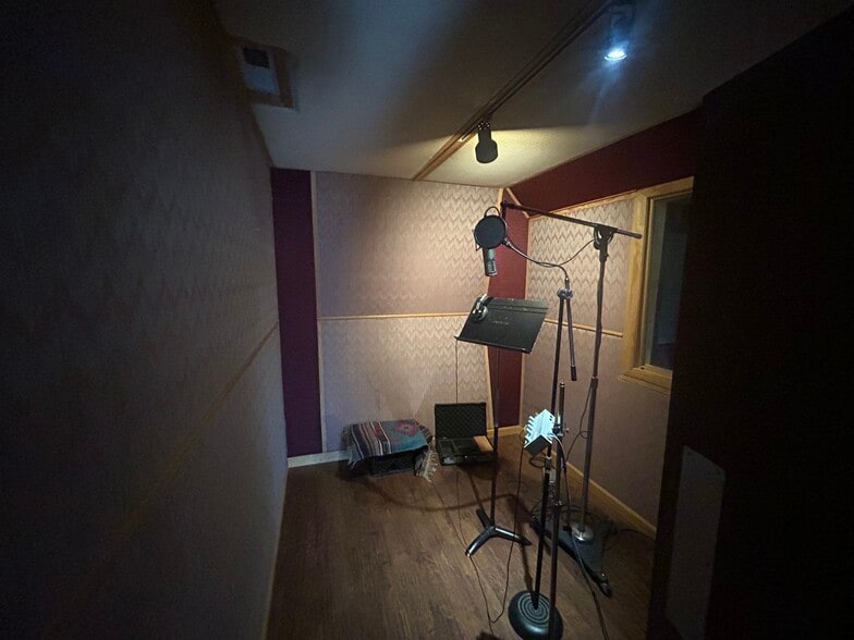 More Photos Of 648 W Iris Dr, Nashville Office For Sale