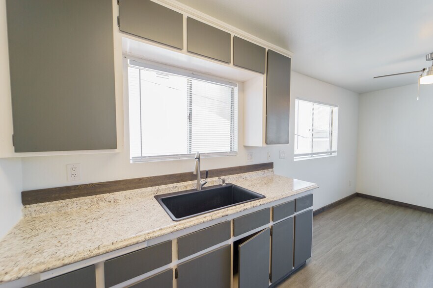 More Photos Of 562-564 11th St, Imperial Beach Apartments For Sale