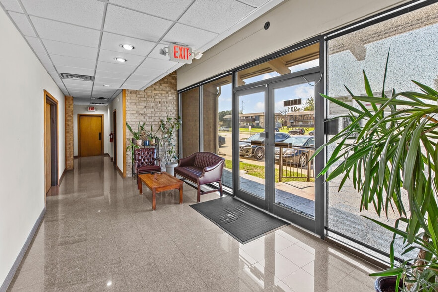 More Photos Of 901 Waterfall Way, Richardson Office For Sale