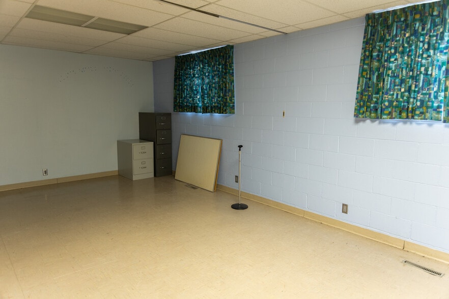 More Photos Of 381 H St, Hampton Religious Facility For Sale