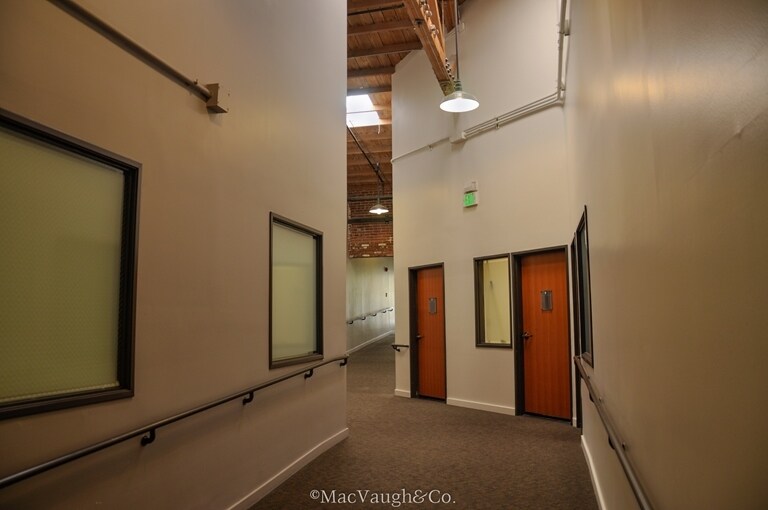 More Photos Of 300 S Raymond Ave, Pasadena Loft Creative Space For Lease