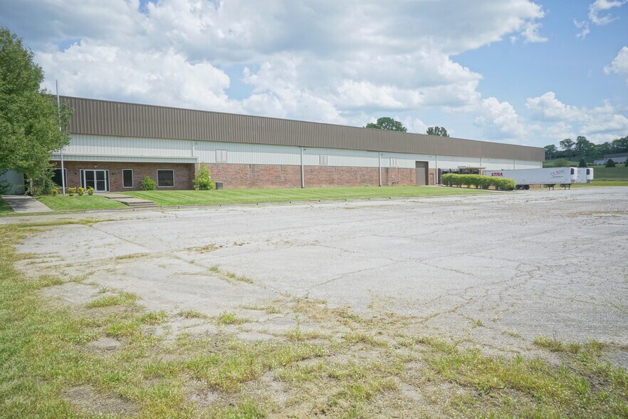 More Photos Of 170 Spicer Dr, Gordonsville Warehouse For Sale