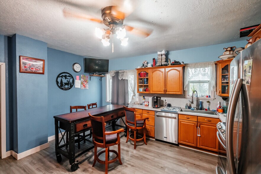 More Photos Of 794 Goldfish Farm Rd, Albany Auto Repair For Sale