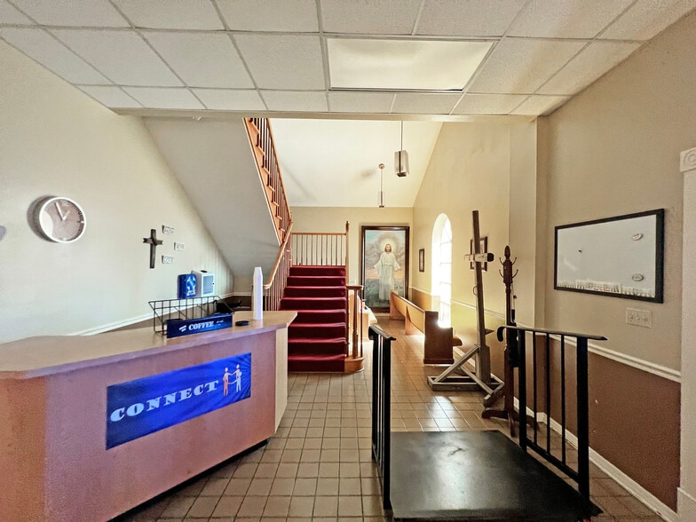 More Photos Of 600 S Grove St, Eustis Religious Facility For Sale