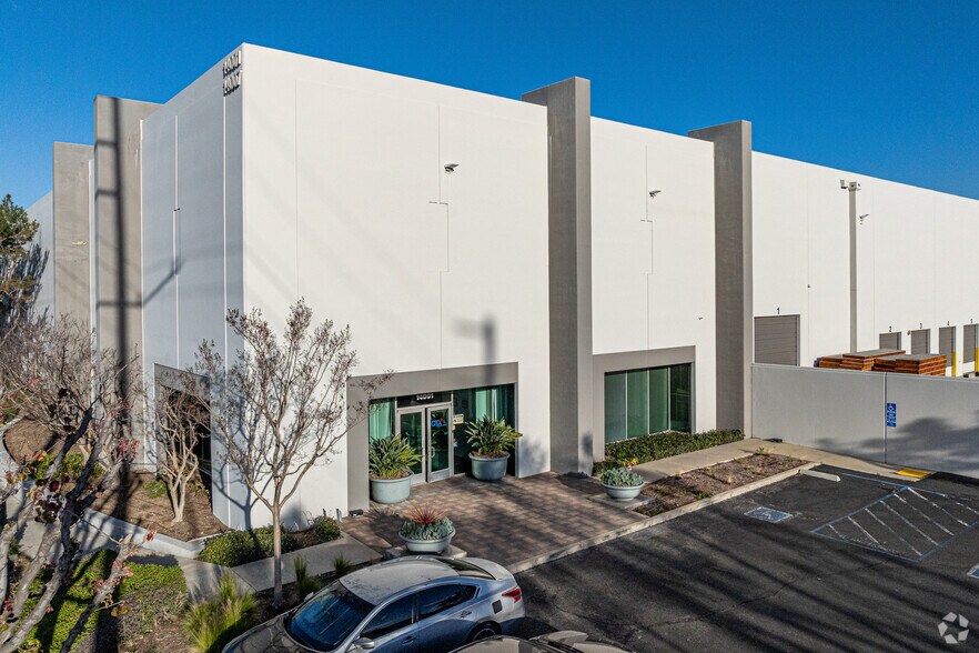 More Photos Of 14001-14007 Rosecrans Ave, La Mirada Warehouse For Lease