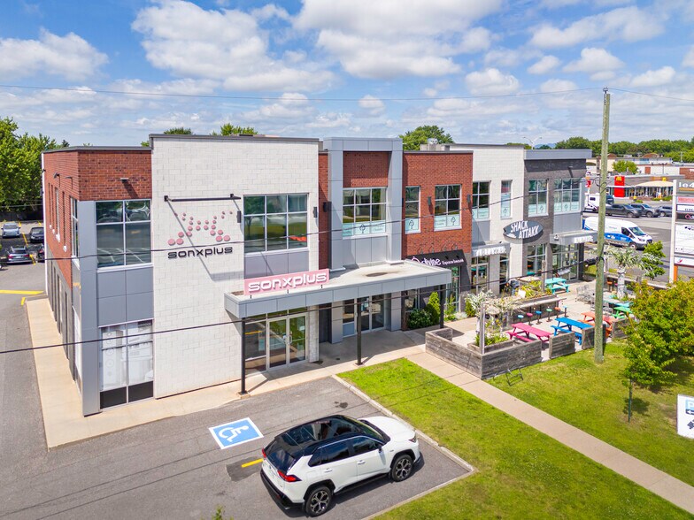 More Photos Of 450 Boul Brassard, Chambly Storefront Retail Office For Lease