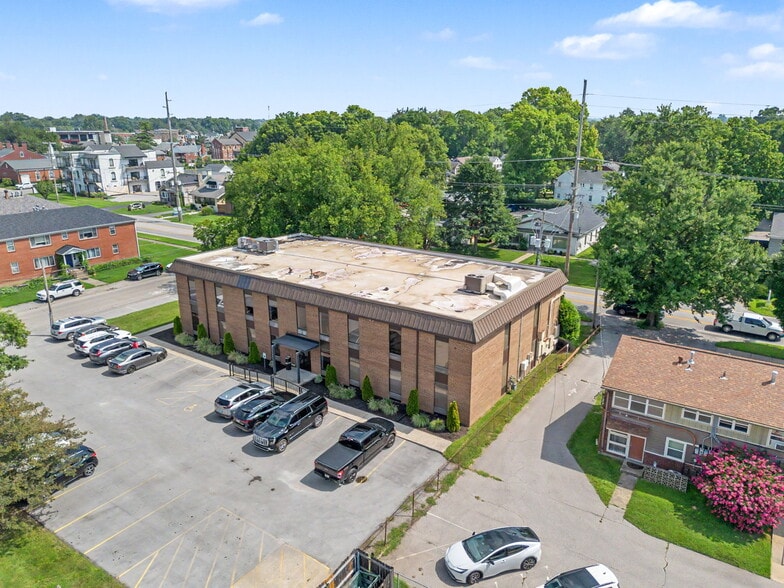 More Photos Of 214 Breckenridge Ln, Louisville Office Residential For Sale