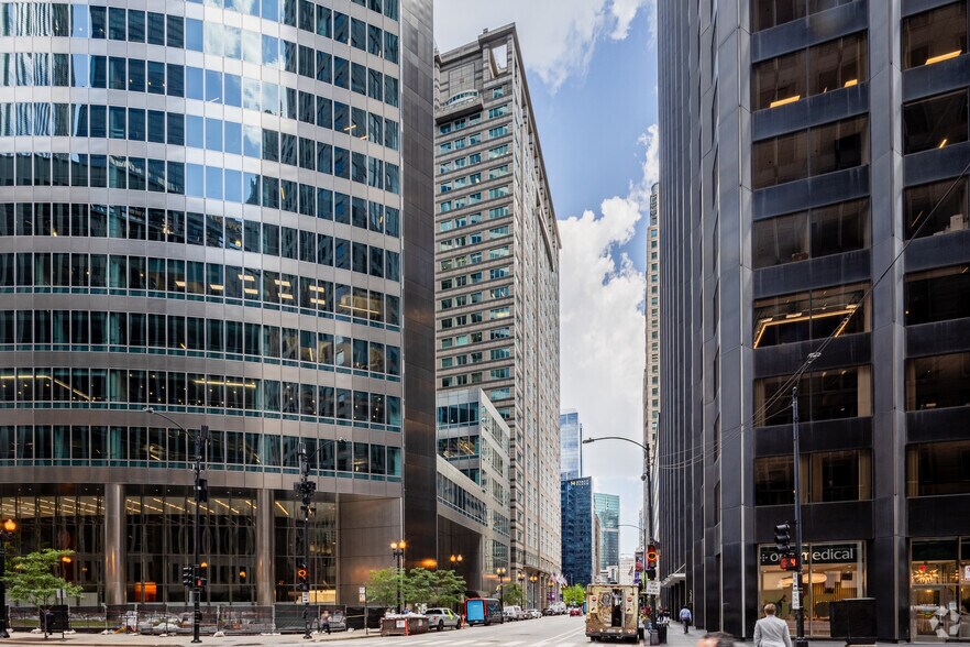 More Photos Of 303 W Madison St, Chicago Office For Lease