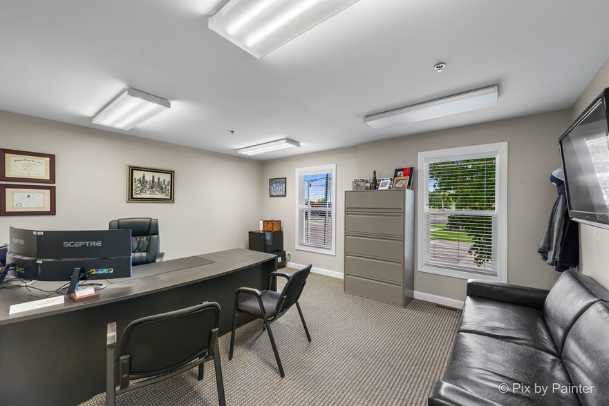 More Photos Of 1060 E Lake St, Hanover Park Office For Sale