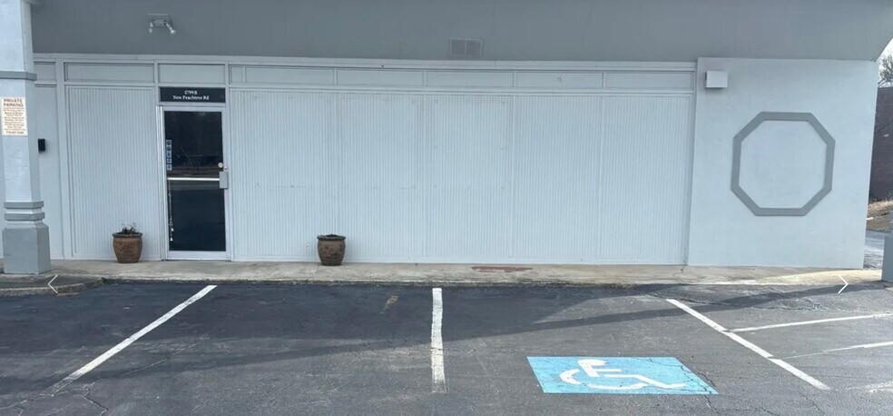 More Photos Of 5799 New Peachtree Rd, Doraville Storefront Retail Office For Lease
