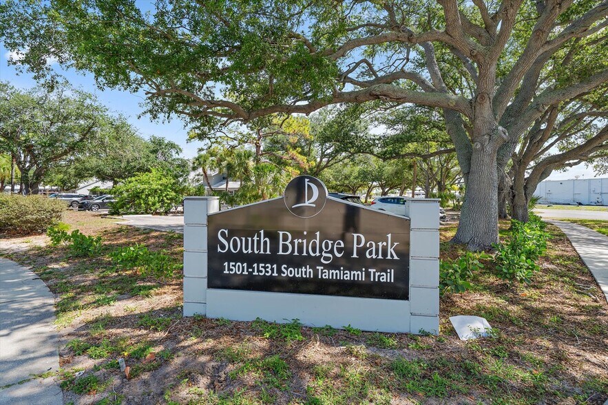 More Photos Of 1521-1525 Tamiami Trl S, Venice Office For Sale