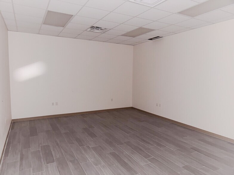 More Photos Of 909 Business Park Dr, Mission Office For Lease