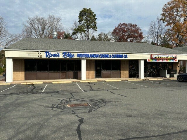 Primary Photo Of 210 W Main St, Avon Freestanding For Lease