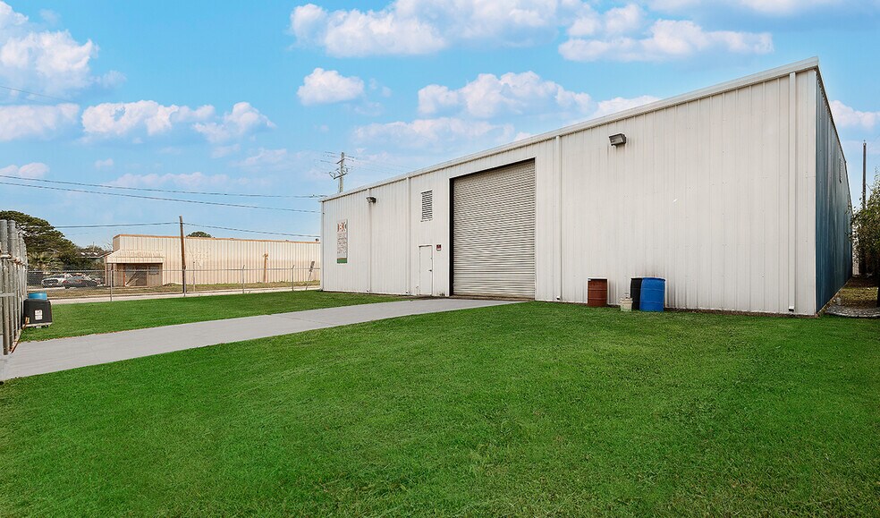 More Photos Of 1406-1420 Telephone Rd, Houston Showroom For Lease