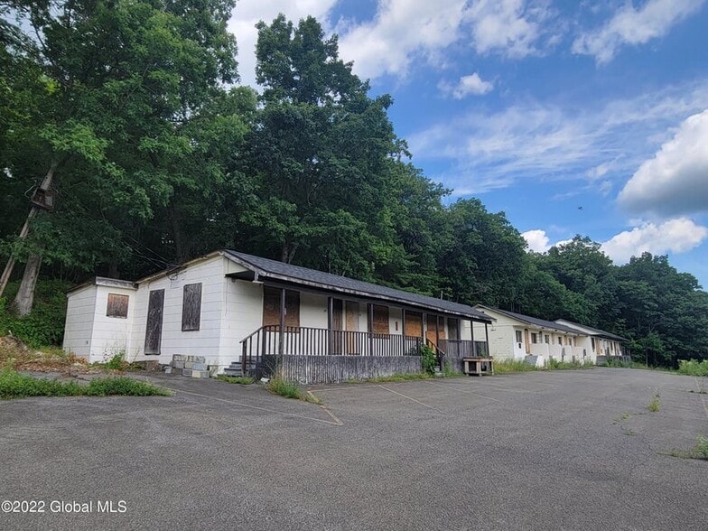 More Photos Of 9071 US Route 9W, Athens Hotel For Sale
