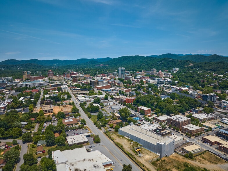More Photos Of 81 Coxe Ave, Asheville Storefront Retail Office For Lease