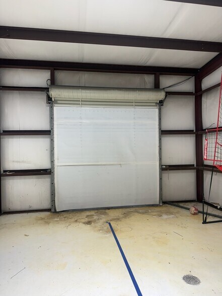 More Photos Of 701 Eagle Creek Dr, Floresville Specialty For Lease