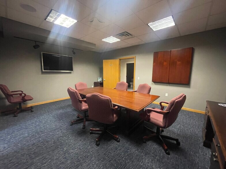 More Photos Of 3107 Beale Ave, Altoona Office For Sale
