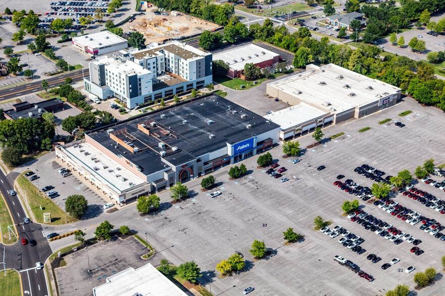 More Photos Of 1745 Galleria blvd, Franklin Storefront For Sale