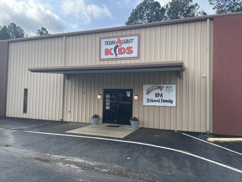 More Photos Of 1937 Deerbrook Dr, Tyler Warehouse For Lease
