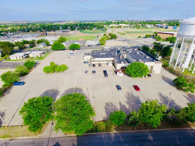 More Photos Of 2020 Central Ave, Dodge City Medical For Sale