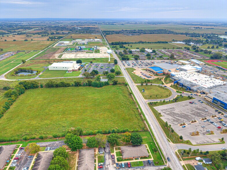 More Photos Of 1220 SE 9th St, Pryor Apartments For Sale