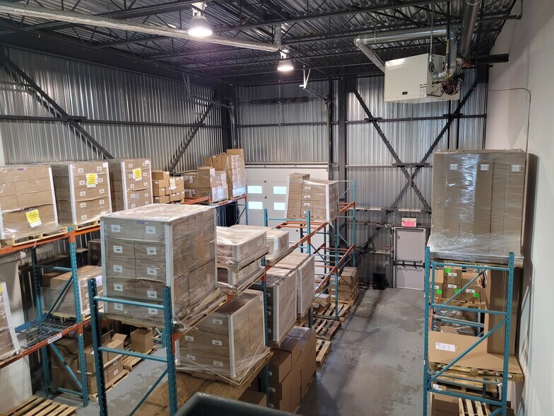 More Photos Of 10 Rue Gaston-Dumoulin, Blainville Light Distribution For Lease