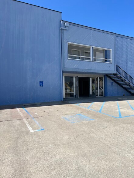 More Photos Of 24470 Del Prado, Dana Point Garden Center For Lease