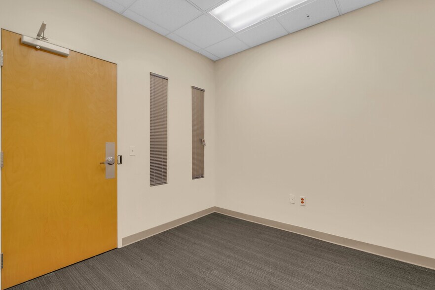 More Photos Of 1201 E Oak St, Kissimmee Office For Sale