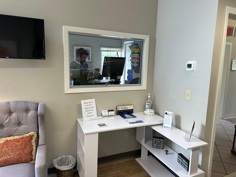 More Photos Of 1000 Main St, Port Jefferson Office For Sale