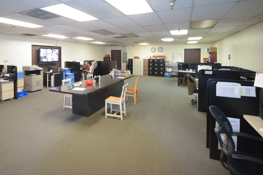 More Photos Of 3183 Bandini Blvd, Vernon Manufacturing For Lease