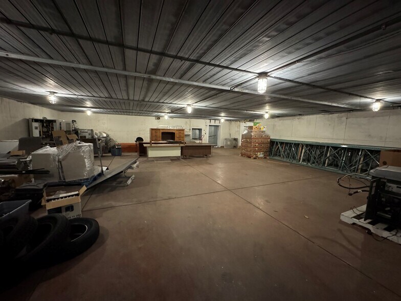 More Photos Of 2941 Moose Trl, Elkhart Manufacturing For Sale