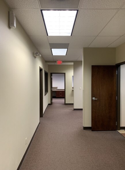 More Photos Of 444 Executive Center Blvd, El Paso Office For Lease