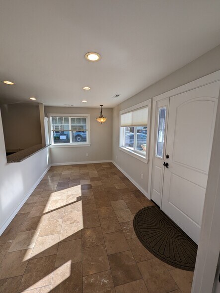 More Photos Of 616 Hemlock St, Brookings Office For Sale