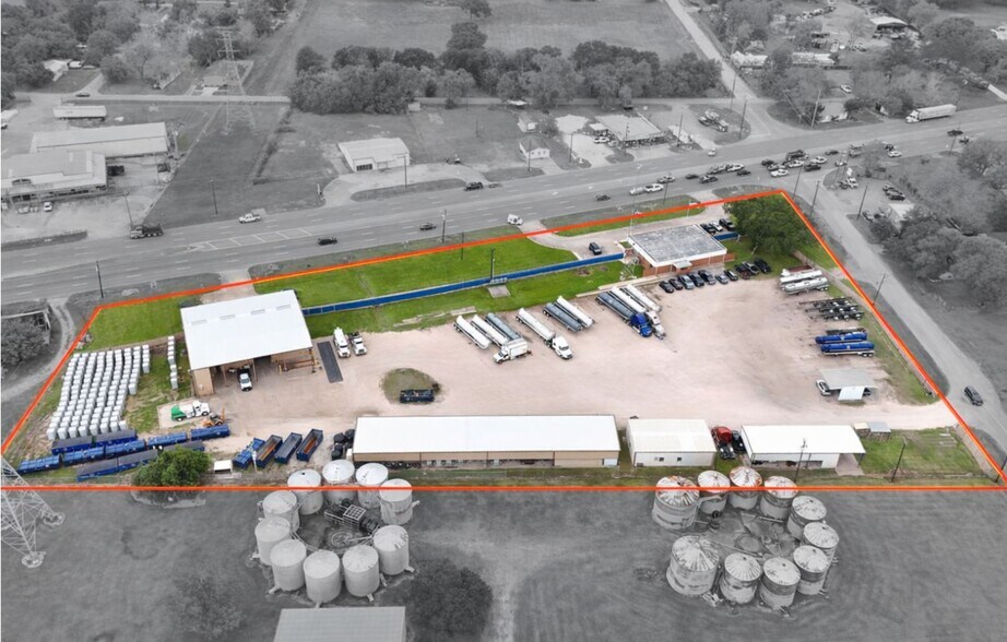More Photos Of 1500 W Highway 6, Alvin Truck Terminal For Sale