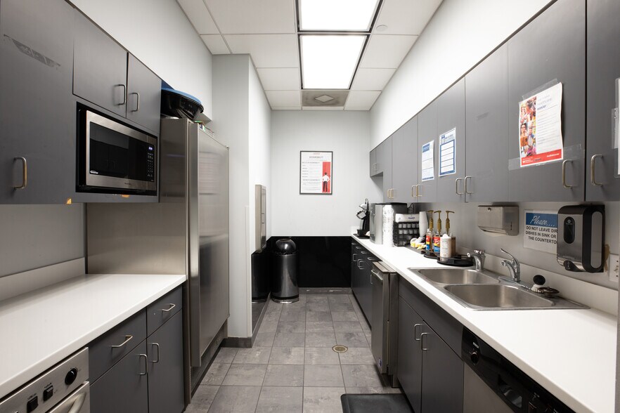More Photos Of 3200 Manchester Tfwy, Kansas City Office For Sale