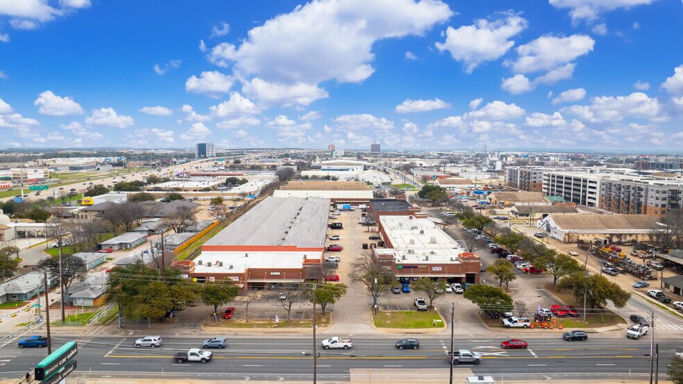 More Photos Of 4201 Congress Ave S, Austin Unknown For Lease