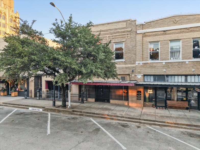 More Photos Of 107 S Beaton St, Corsicana Storefront For Sale