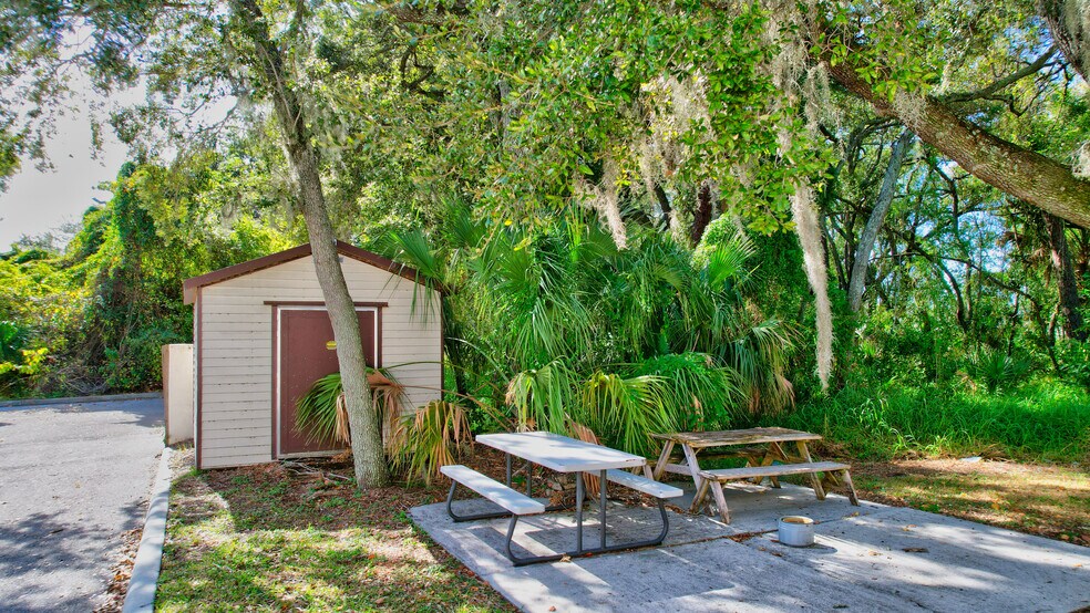 More Photos Of 5620 W Sligh Ave, Tampa Loft Creative Space For Sale