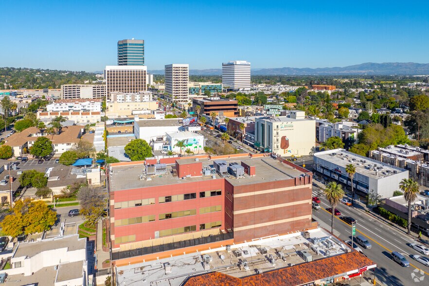 More Photos Of 15060 Ventura Blvd, Sherman Oaks Office For Lease